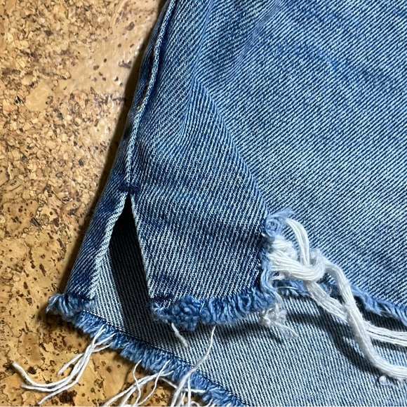 Abercrombie & Fitch The Boyfriend Distressed Midrise Jean Shorts In Sz 27/4 - Picture 4 of 10